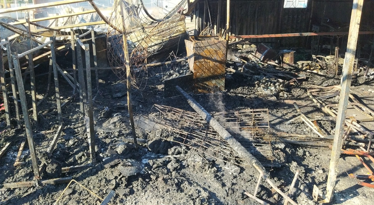 Pazar yerinde çıkan yangında 9 iş yeri kül oldu